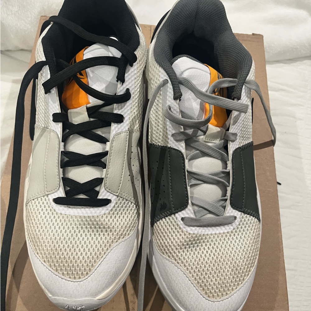 Nike Ja 1 us men 12
Only worn indoors no box